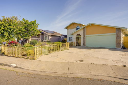 Foto 12 - Vallejo Home W/spacious Deck, Hot Tub & Views