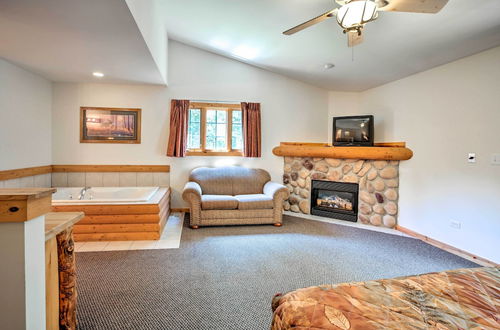 Photo 10 - Cozy Townhome By Starved Rock State Park