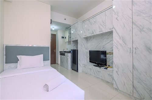 Foto 2 - Best Cozy And Nice Studio At 1St Floor Transpark Cibubur Apartment