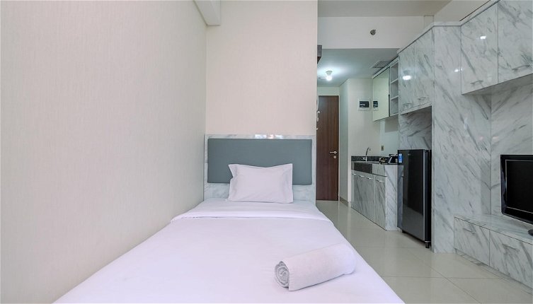 Foto 1 - Best Cozy And Nice Studio At 1St Floor Transpark Cibubur Apartment