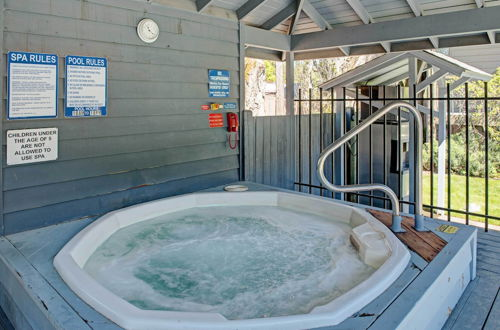 Foto 13 - Beautiful Bigfork Condo w/ Pool + Hot Tub Access