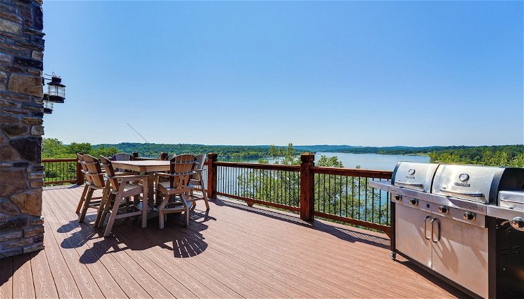 Foto 1 - Luxe Table Rock Lake Vacation Rental With Hot Tub