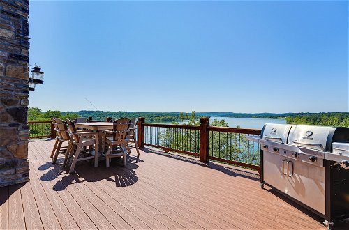 Foto 1 - Luxe Table Rock Lake Vacation Rental With Hot Tub