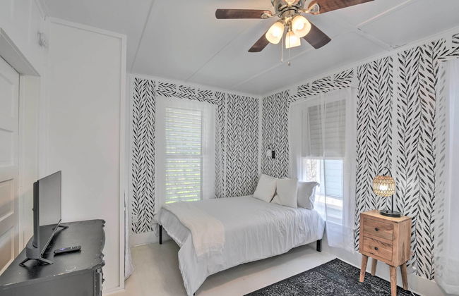 Wonderful Getaway in Galveston Minutes from Beach - Photo 1