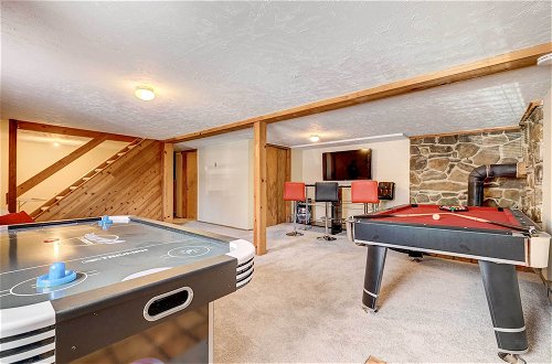Foto 11 - Pocono Vacation Rental With Game Room