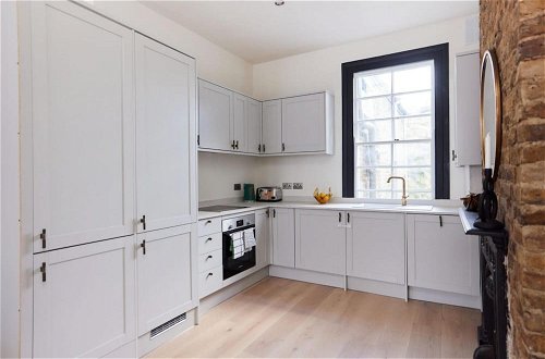 Photo 18 - The Battersea Crib - Dazzling 3bdr Flat With Garden