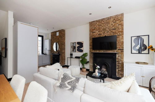 Photo 10 - The Battersea Crib - Dazzling 3bdr Flat With Garden