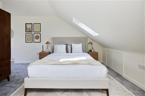 Photo 4 - The Battersea Crib - Dazzling 3bdr Flat With Garden