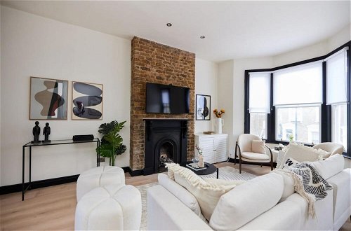 Photo 7 - The Battersea Crib - Dazzling 3bdr Flat With Garden