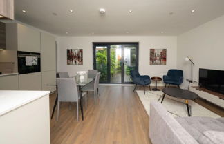 Photo 2 - The Hampstead Crib - Bewitching 2bdr Flat With Balcony