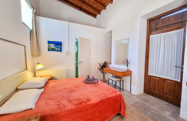 Skarinou Village Poolside Escape Studio - Photo 3