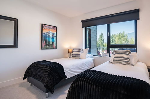 Foto 5 - Alpine Haven by Revelstoke Vacations