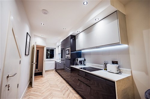 Photo 20 - Luxurious 3-Bedroom Oasis Manchester