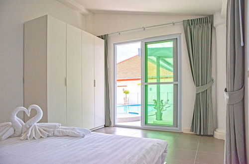 Photo 10 - 6 Bedroom Tropical Pool Villa - V6