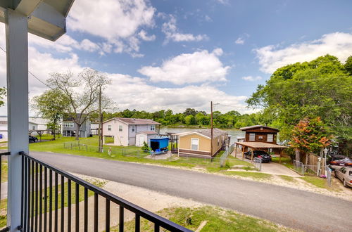 Foto 25 - Lake Livingston Getaway w/ Balcony + Water View