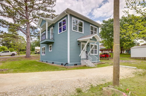 Photo 15 - Lake Livingston Getaway w/ Balcony + Water View