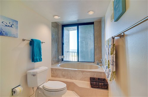 Foto 7 - Clearwater Beachfront Condo w/ Heated Pool Access