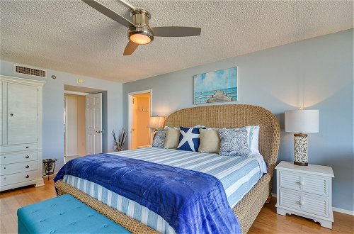 Foto 23 - Clearwater Beachfront Condo w/ Heated Pool Access