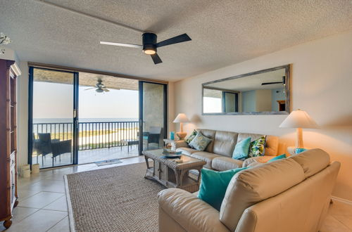 Foto 27 - Clearwater Beachfront Condo w/ Heated Pool Access