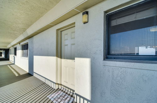 Foto 18 - Clearwater Beachfront Condo w/ Heated Pool Access