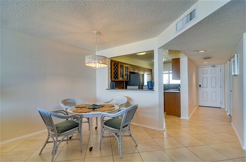 Foto 25 - Clearwater Beachfront Condo w/ Heated Pool Access