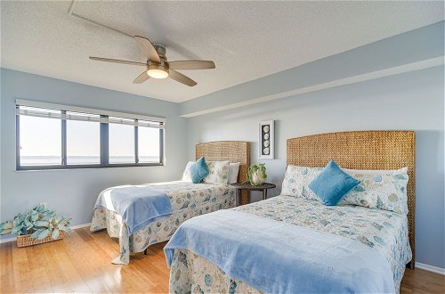 Foto 26 - Clearwater Beachfront Condo w/ Heated Pool Access