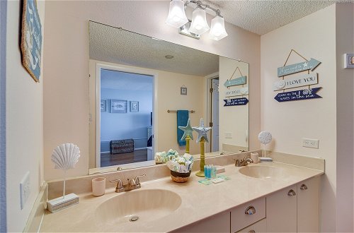 Foto 15 - Clearwater Beachfront Condo w/ Heated Pool Access