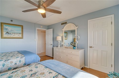 Foto 24 - Clearwater Beachfront Condo w/ Heated Pool Access
