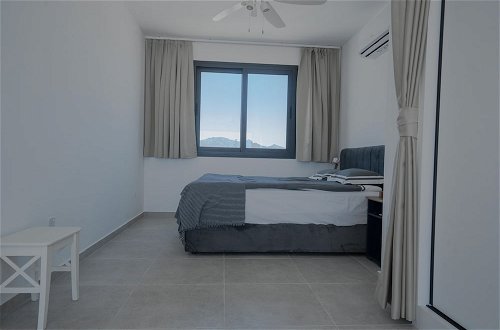 Foto 5 - Modern and Spacious Apartment With Beautiful Roof Terrace and sea View