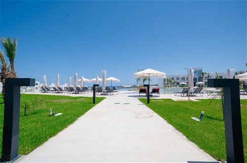 Foto 29 - Modern and Spacious Apartment With Beautiful Roof Terrace and sea View