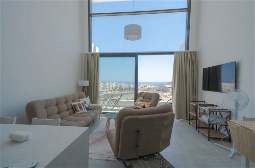 Foto 18 - Modern and Spacious Apartment With Beautiful Roof Terrace and sea View