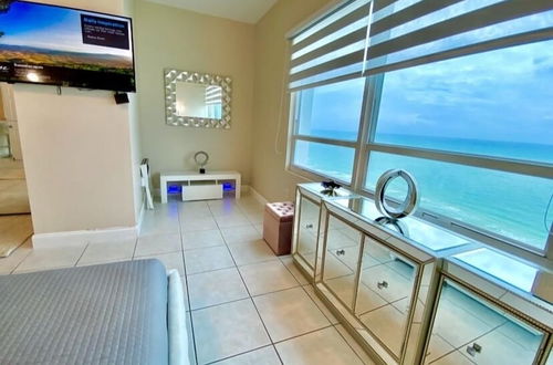 Photo 5 - Large Ocean front Penthouse