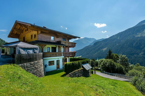 Foto 1 - Cozy Apartment With Mountain Views