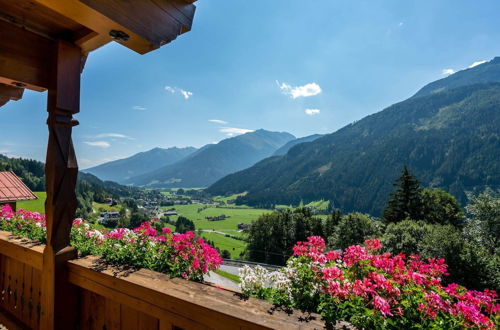 Photo 22 - Cozy Apartment With Mountain Views