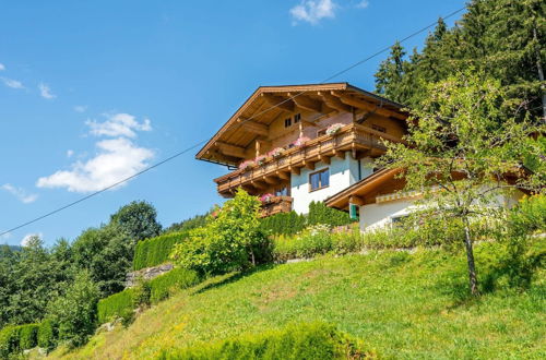 Photo 18 - Cozy Apartment With Mountain Views