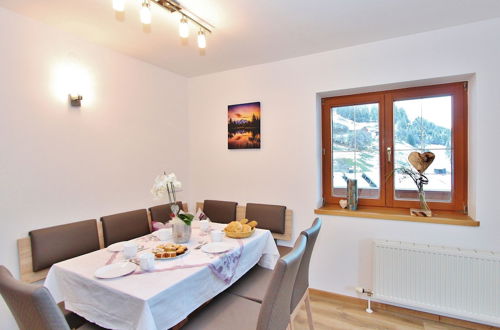 Photo 14 - Cozy Apartment With Mountain Views