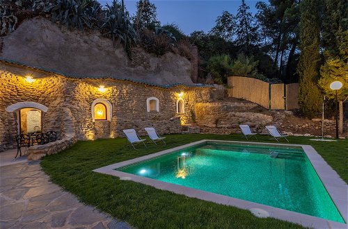 Photo 1 - Traditional Cave House With Swimming Pool Near to City Center. Cueva del Cadí