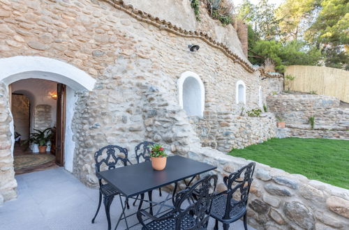 Photo 11 - Traditional Cave House With Swimming Pool Near to City Center. Cueva del Cadí