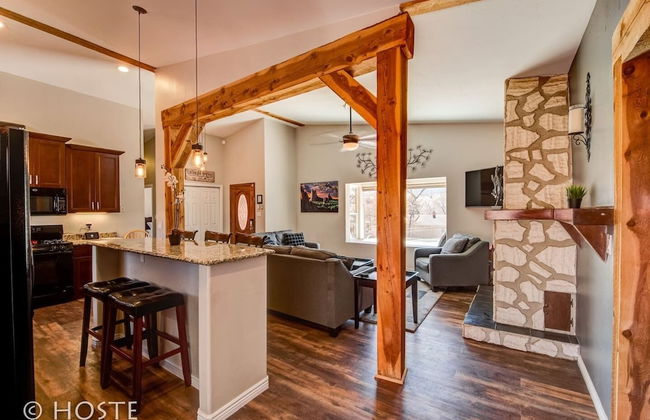 Mtn Dream! Fireplace, Patio & Hot Tub 4BR - Foto 22