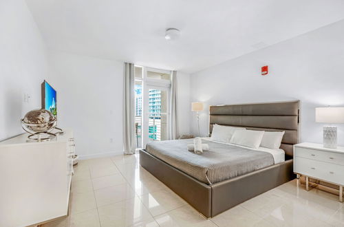 Photo 3 - Modern 2-BD Condo in the Heart of Miami