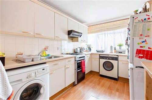 Photo 18 - Spacious 2 Bedroom Apartment in Cricklewood