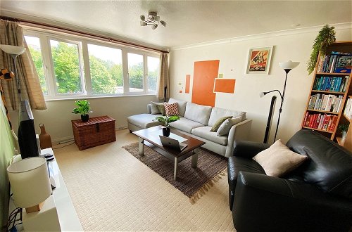 Photo 20 - Spacious 2 Bedroom Apartment in Cricklewood