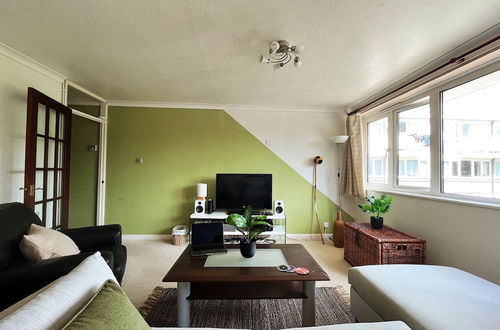 Photo 21 - Spacious 2 Bedroom Apartment in Cricklewood