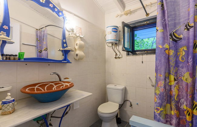 The Blue House Seaside Retreat - Fully Equipped - Photo 14
