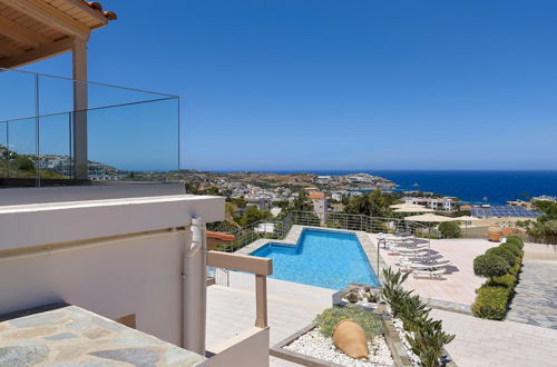 Photo 19 - Cozy Pool Front Apartment With sea View Green