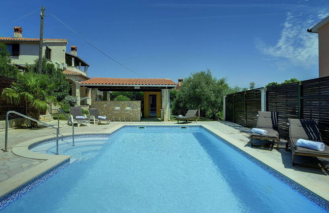 Holiday Home in Liznjan With Pool Near Beach - Foto 1