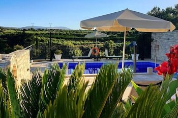 Photo 36 - Luxurious Villa With Private Pool, Near a Couple of Restaurants & Sandy Beach