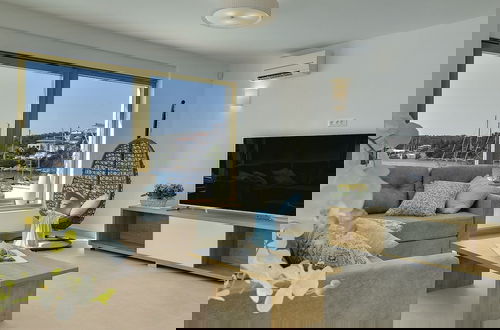 Foto 14 - Beautiful Villa by the sea
