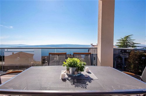 Foto 15 - Spacious Apartment With Swimming Pool and Jacuzzi, Sea View
