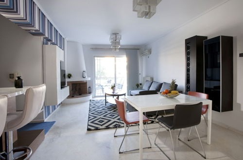 Photo 11 - Glyfada, Modern Minimal Apartment